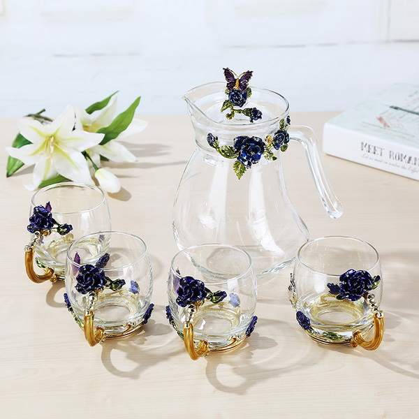 Glass drinkware set